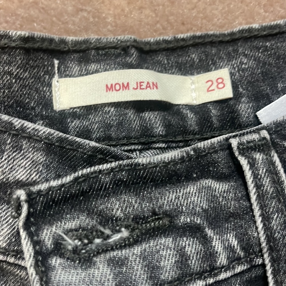 Levi’s Jean - Picture 3 of 4